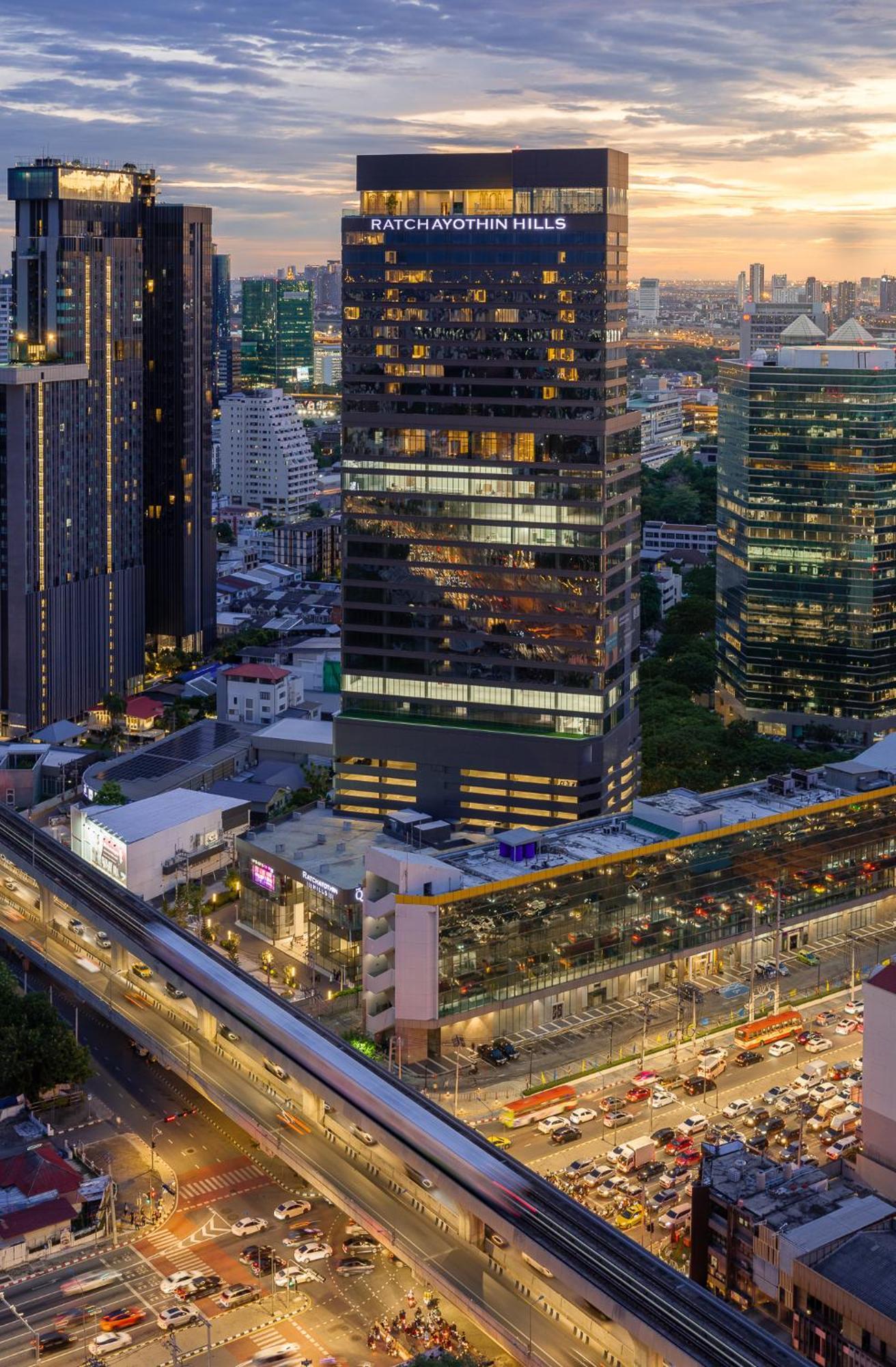 Hotel The Quarter Ratchayothin By Uhg Bangkok Exterior foto